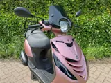 Foto 28 van Piaggio Zip SP ROSE GOLD ALPHA LED E4 Scooter BETAAL MET in3