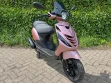 Foto 30 van Piaggio Zip SP ROSE GOLD ALPHA LED E4 Scooter BETAAL MET in3