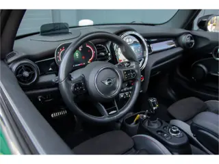 Foto 14 van MINI 3-deurs 2.0 John Cooper Works 231PK | Pro Exhaust | Pano | ACC | HUD | Camera | KeyLess | Stuur