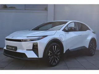 Toyota C-HR+ First Edition 77 kWh Automaat 224pk | 20" two-tone lichtmetalen velgen | Elektrisch ach