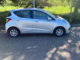 Foto 13 van Hyundai I10 1.0i i-Motion Comfort Plus rijklaar incl. nw apk!!