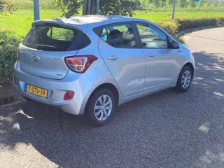 Foto 14 van Hyundai I10 1.0i i-Motion Comfort Plus rijklaar incl. nw apk!!