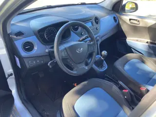 Foto 17 van Hyundai I10 1.0i i-Motion Comfort Plus rijklaar incl. nw apk!!