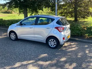 Foto 18 van Hyundai I10 1.0i i-Motion Comfort Plus rijklaar incl. nw apk!!
