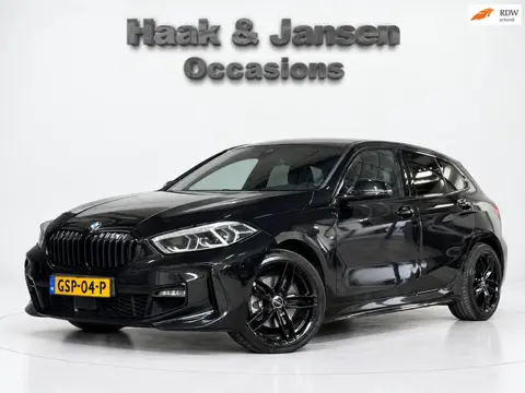 BMW 1-serie 118i Executive - M sport - Trekhaak - Keyless - Leder