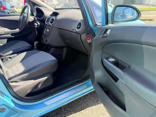Foto 12 van Opel Corsa 1.4-16V Cosmo|Automaat|Trekhaak|Airco|NAP|APK|