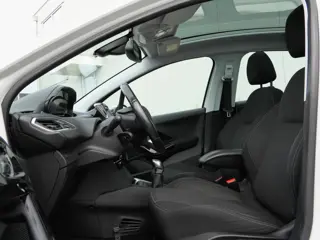 Foto 16 van Peugeot 208 1.2 82PK Tech Edition! | Carplay | Panoramadak | Sportvelgen