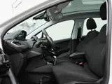 Foto 26 van Peugeot 208 1.2 82PK Tech Edition! | Carplay | Panoramadak | Sportvelgen