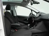 Foto 28 van Peugeot 208 1.2 82PK Tech Edition! | Carplay | Panoramadak | Sportvelgen
