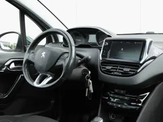 Foto 19 van Peugeot 208 1.2 82PK Tech Edition! | Carplay | Panoramadak | Sportvelgen