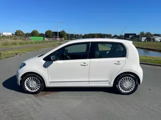 Foto 20 van Volkswagen Up! 1.0 move up! 2014 navi / lmv / airco / elek pakket