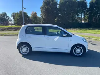 Foto 17 van Volkswagen Up! 1.0 move up! 2014 navi / lmv / airco / elek pakket