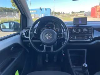 Foto 14 van Volkswagen Up! 1.0 move up! 2014 navi / lmv / airco / elek pakket