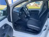 Foto 21 van Volkswagen Up! 1.0 move up! 2014 navi / lmv / airco / elek pakket