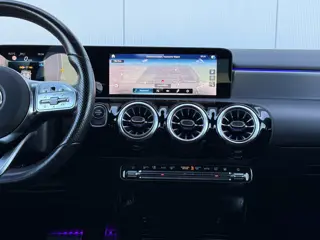 Foto 11 van Mercedes-Benz A-Klasse 250 e Premium Plus Automaat AMG-Pakket/SOH 97,5%.