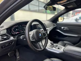 Foto 19 van BMW 3-serie 330e eDrive Edition [INCL-BTW] M-Pakket | Hud|Keyless| Adaptive cruise|.....