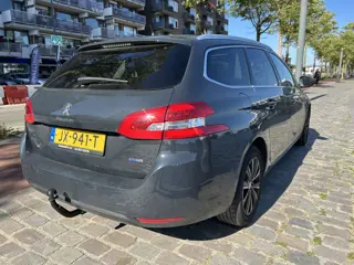 Foto 13 van Peugeot 308 SW 1.2 PureTech Blue Lease Premium panodak airco/ecc navigatie apk