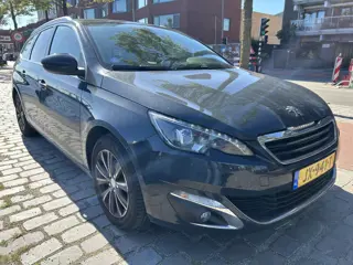 Foto 15 van Peugeot 308 SW 1.2 PureTech Blue Lease Premium panodak airco/ecc navigatie apk