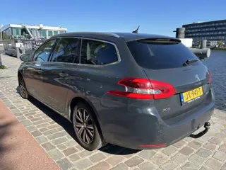 Foto 16 van Peugeot 308 SW 1.2 PureTech Blue Lease Premium panodak airco/ecc navigatie apk