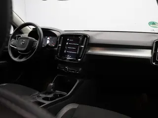 Foto 14 van Volvo XC40 T5 Twin Engine Momentum Pro / Trekhaak / 360 camera / Elektr. bed. achterklep