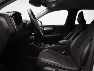 Foto 18 van Volvo XC40 T5 Twin Engine Momentum Pro / Trekhaak / 360 camera / Elektr. bed. achterklep