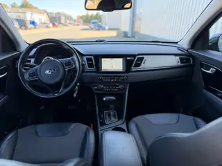Foto 19 van Kia Niro 1.6 GDi Hybrid DynamicLine Airco/Ecc Leer Navi Camera