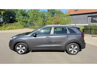 Foto 18 van Kia Niro 1.6 GDi Hybrid DynamicLine Airco/Ecc Leer Navi Camera