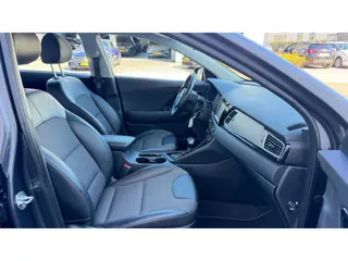 Foto 16 van Kia Niro 1.6 GDi Hybrid DynamicLine Airco/Ecc Leer Navi Camera