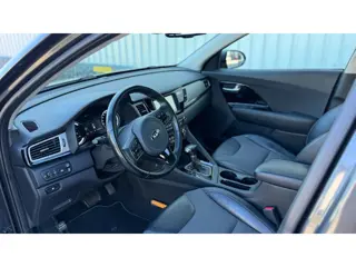 Foto 15 van Kia Niro 1.6 GDi Hybrid DynamicLine Airco/Ecc Leer Navi Camera