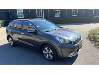 Foto 13 van Kia Niro 1.6 GDi Hybrid DynamicLine Airco/Ecc Leer Navi Camera