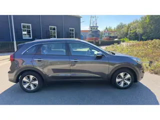 Foto 12 van Kia Niro 1.6 GDi Hybrid DynamicLine Airco/Ecc Leer Navi Camera