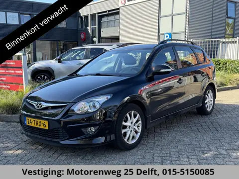 Hyundai i30 CW 1.6i i-Motion | Parkeersensoren Achter | Airco | Cruise control |