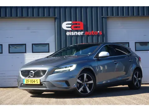 Volvo V40 1.5 T3 Polar+ Sport R- Design | PANO | FULL LED | TREKHAAK | LEDER | STOELVERW. | BLIS |
