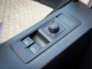 Foto 16 van Volkswagen Transporter Kombi 2.0 TDI L1H1 9 Pers / Airco / All Seas / Gps! ex btw bpm vrij !
