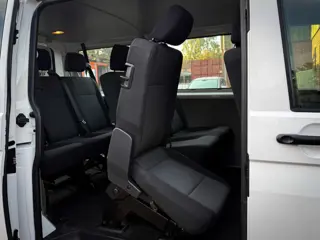 Foto 18 van Volkswagen Transporter Kombi 2.0 TDI L1H1 9 Pers / Airco / All Seas / Gps! ex btw bpm vrij !