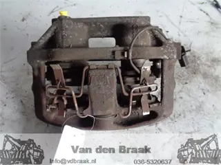 Volkswagen Phaeton 3.2 V6 30V 2002-2015 Remklauw rechts voor