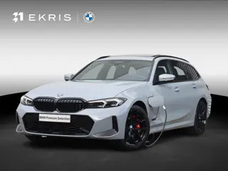 BMW 3 Serie Touring 330e | M Sportpakket Pro | Panodak | Head-Up | Trekhaak | Driving Assistant Prof