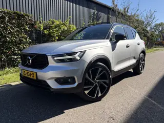 Volvo XC40 2.0 T4 R-Design / AUTOMAAT / PANORAMADAK / HARMAN KARDON