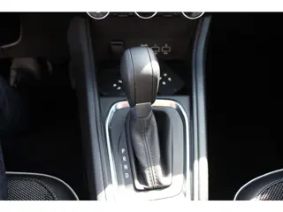 Foto 14 van Renault Captur 1.3 TCe Hybrid Intens Automaat | Parkeersensoren v+a | Camera | Navi |