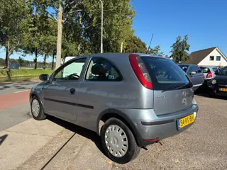 Foto 15 van Opel Corsa 1.2-16V Rhythm