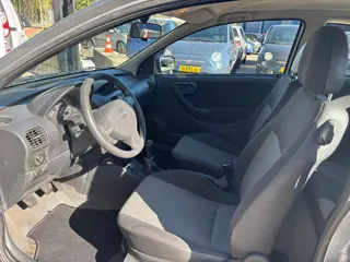 Foto 16 van Opel Corsa 1.2-16V Rhythm