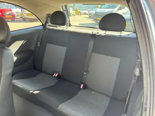 Foto 18 van Opel Corsa 1.2-16V Rhythm
