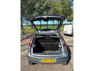 Foto 19 van Opel Corsa 1.2-16V Rhythm