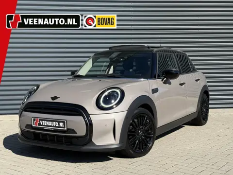 MINI 5-deurs 1.5 Cooper Pano/Leder/Camera/Apple (bj 2023)