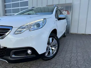 Foto 11 van Peugeot 2008 1.2 PureTech Style NIEUWE DISTRUBITIE! / Airco / Navi / Cruise Control / Bluetooth / LM