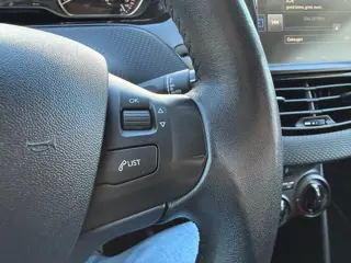 Foto 18 van Peugeot 2008 1.2 PureTech Style NIEUWE DISTRUBITIE! / Airco / Navi / Cruise Control / Bluetooth / LM