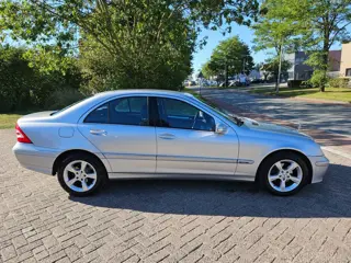 Foto 15 van Mercedes-Benz C-klasse 200 K. Elegance apk 25-04-2027