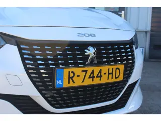 Foto 13 van Peugeot 208 1.2 PureTech Active 1e eigenaar, distributie verv.
