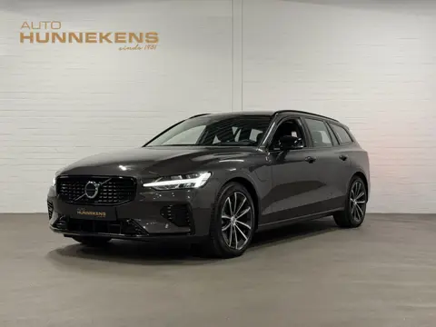 Volvo V60 2.0 T6 Plug-in hybrid AWD Plus Dark Long range | Trekhaak | Stuur-/stoelverwarming | Memor