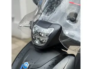 Foto 10 van Piaggio Scooter 400 Beverly S HPE